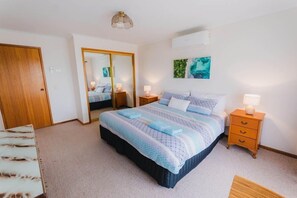 5 bedrooms, WiFi - Dots Lakehouse Mallacoota (Mallacoota)