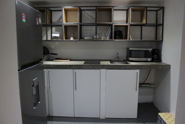 Microwave, coffee/tea maker, cookware/dishes/utensils - Amplio y cálido departamento en Colonia Roma / Warm And Spacious apartment  (Roma Nte.)