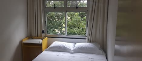 3 bedrooms, desk, iron/ironing board, Internet