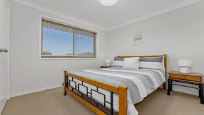 3 bedrooms, iron/ironing board, free WiFi, bed sheets