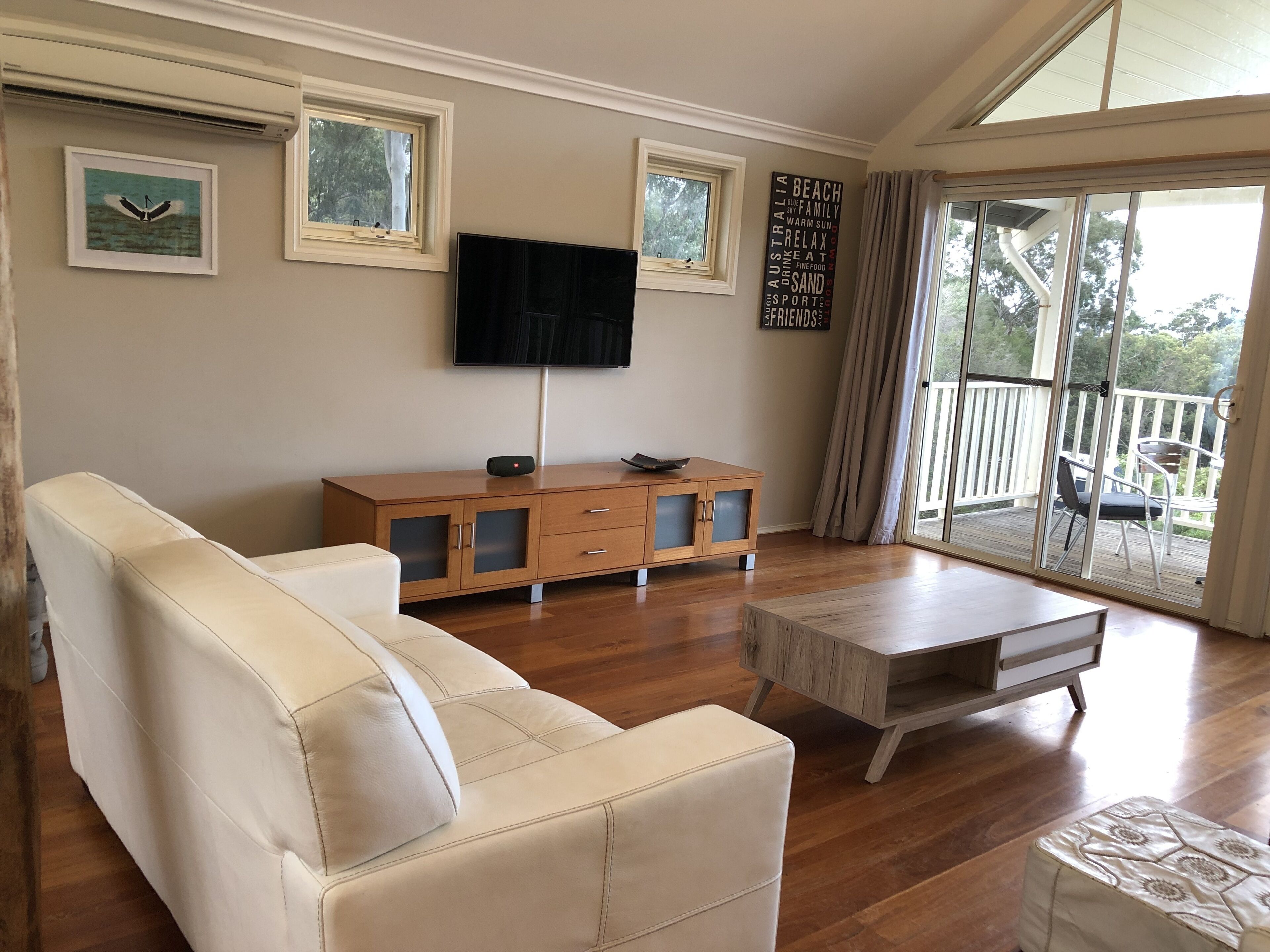 STUNNING HOME YALLINGUP. BEAUTIFUL SURROUNDINGS. WALK IN AND RELAX — image 9