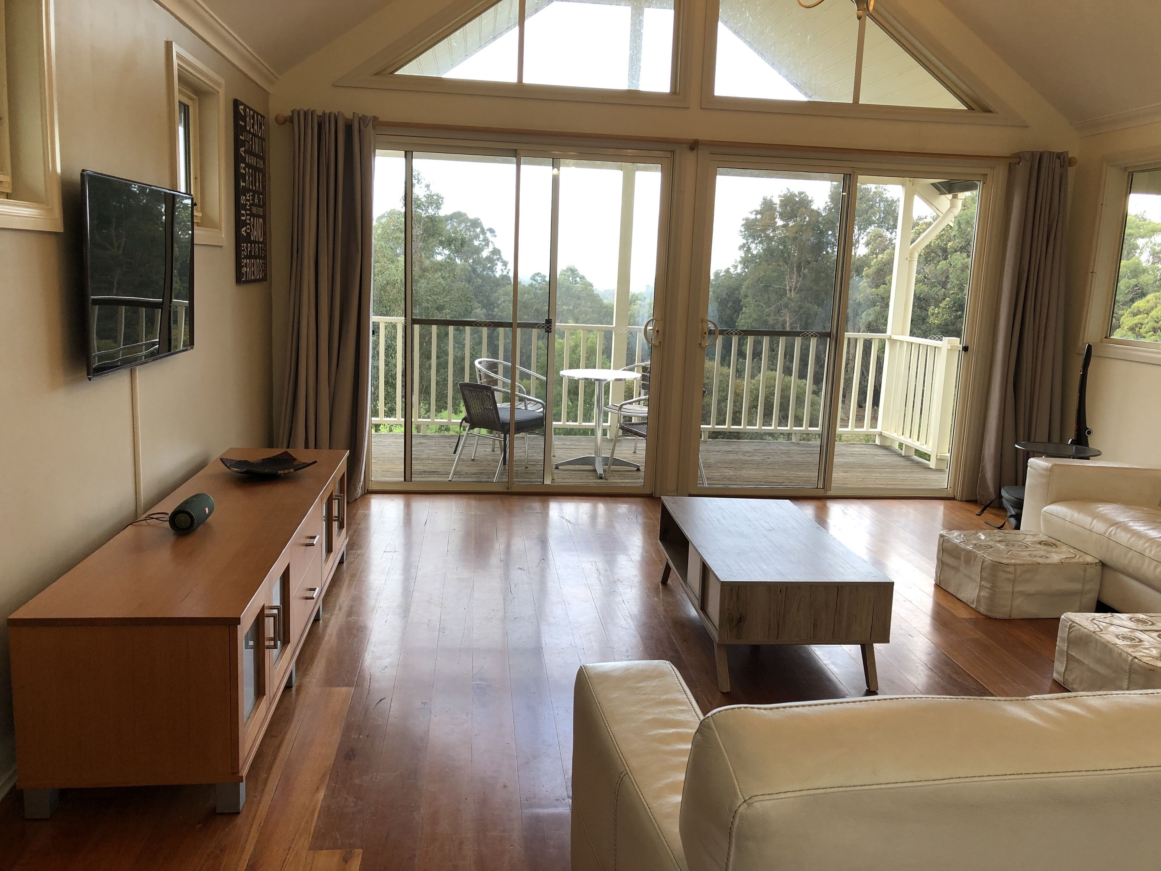 STUNNING HOME YALLINGUP. BEAUTIFUL SURROUNDINGS. WALK IN AND RELAX — image 3