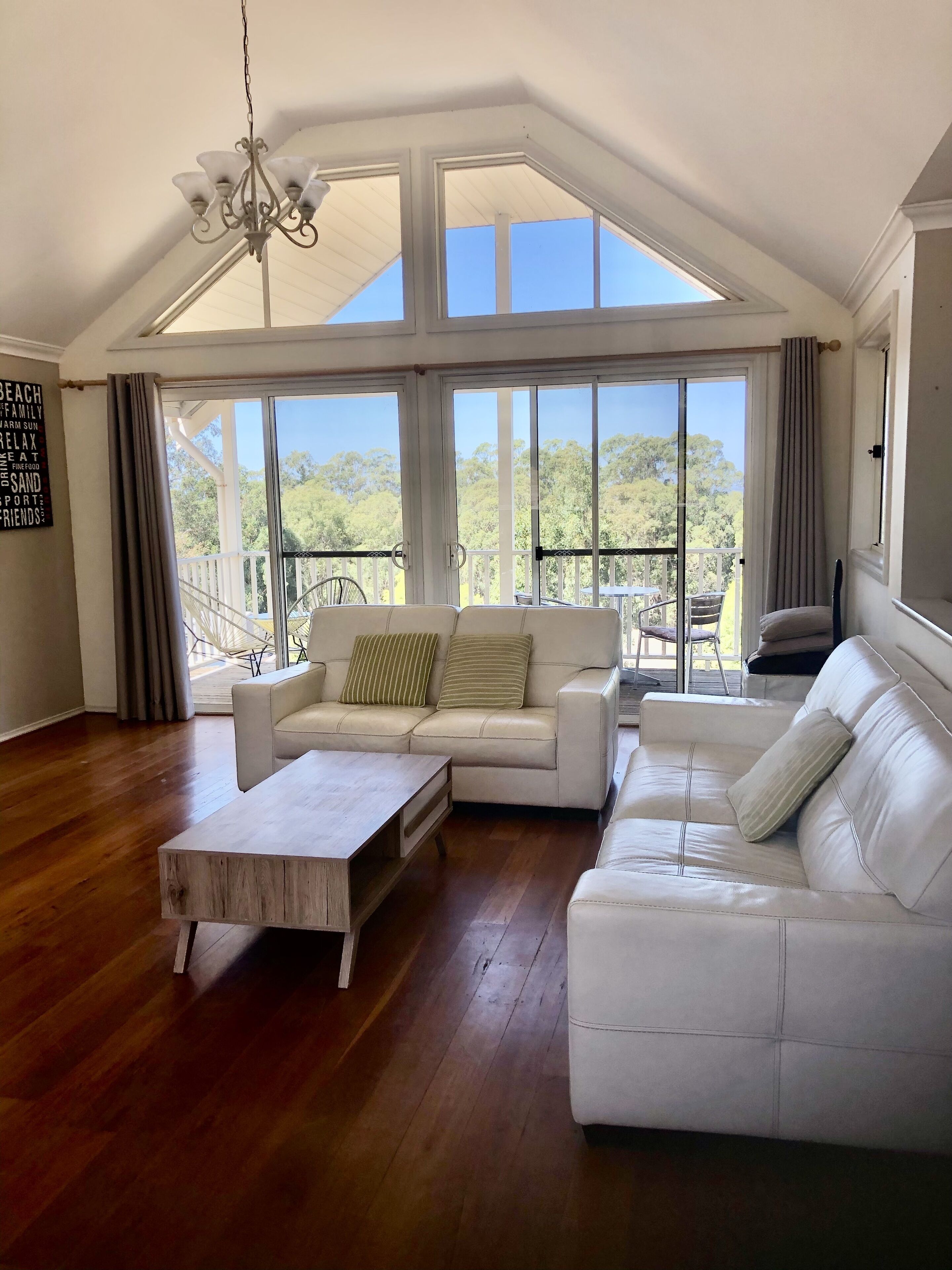 STUNNING HOME YALLINGUP. BEAUTIFUL SURROUNDINGS. WALK IN AND RELAX — image 18