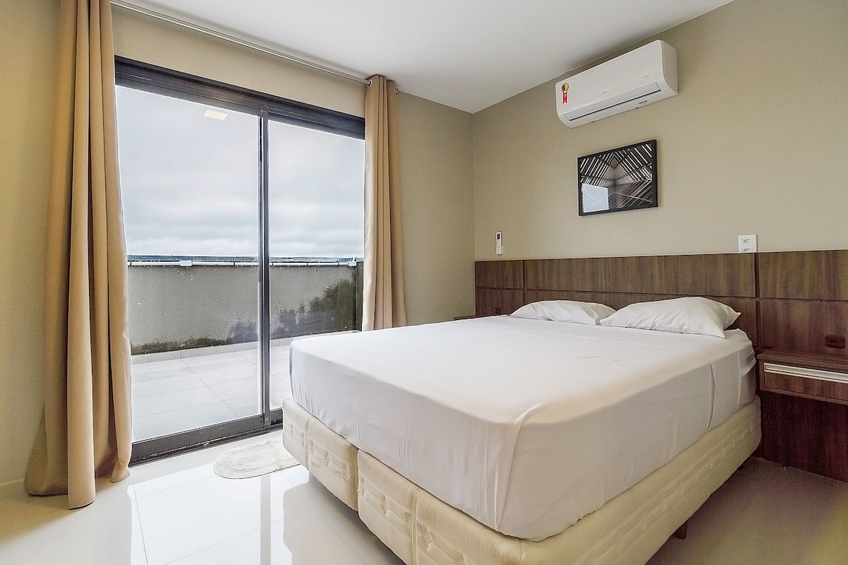 Deluxe Apartment | Individually decorated, individually furnished, desk, laptop workspace