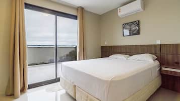 Deluxe Apartment | Individually decorated, individually furnished, desk, laptop workspace
