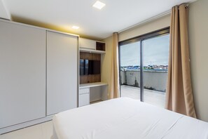 Deluxe Apartment | Individually decorated, individually furnished, desk, laptop workspace - Pleione Residence (Curitiba)