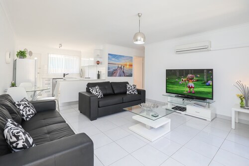 Spacious living, family friendly. Open courtyards.  Central location Free Wi fi