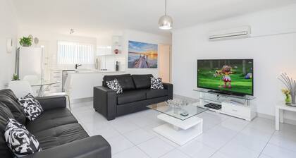 Spacious living, family friendly. Open courtyards. Central location Free Wi fi