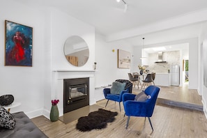 TV, fireplace, books - "Colonial Hampdens" Splendid Luxury Georgian Cottage 1 - Genuine 2 Bedroom  (Battery Point)