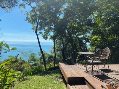 Gunnadoo - Ocean View Hut with jacuzzi, rainforest and ocean views