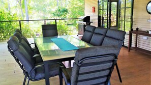 Outdoor dining - The perfect weekend or weekday get away! (Dundee Beach)