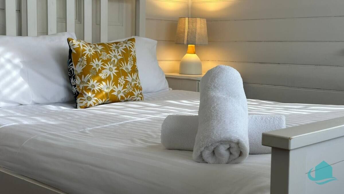 3 bedrooms, iron/ironing board, WiFi, bed sheets