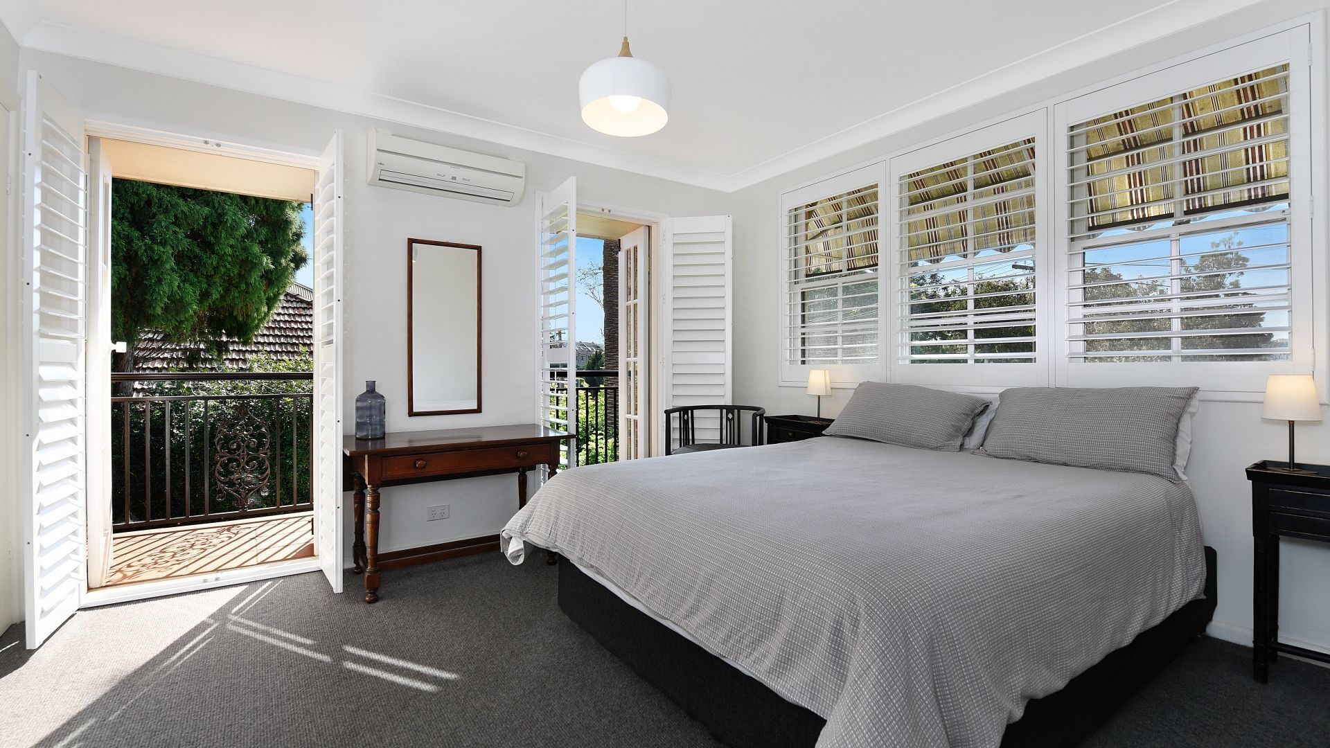 PERFECTLY PEACEFUL- Harbour foreshores secs away — image 5