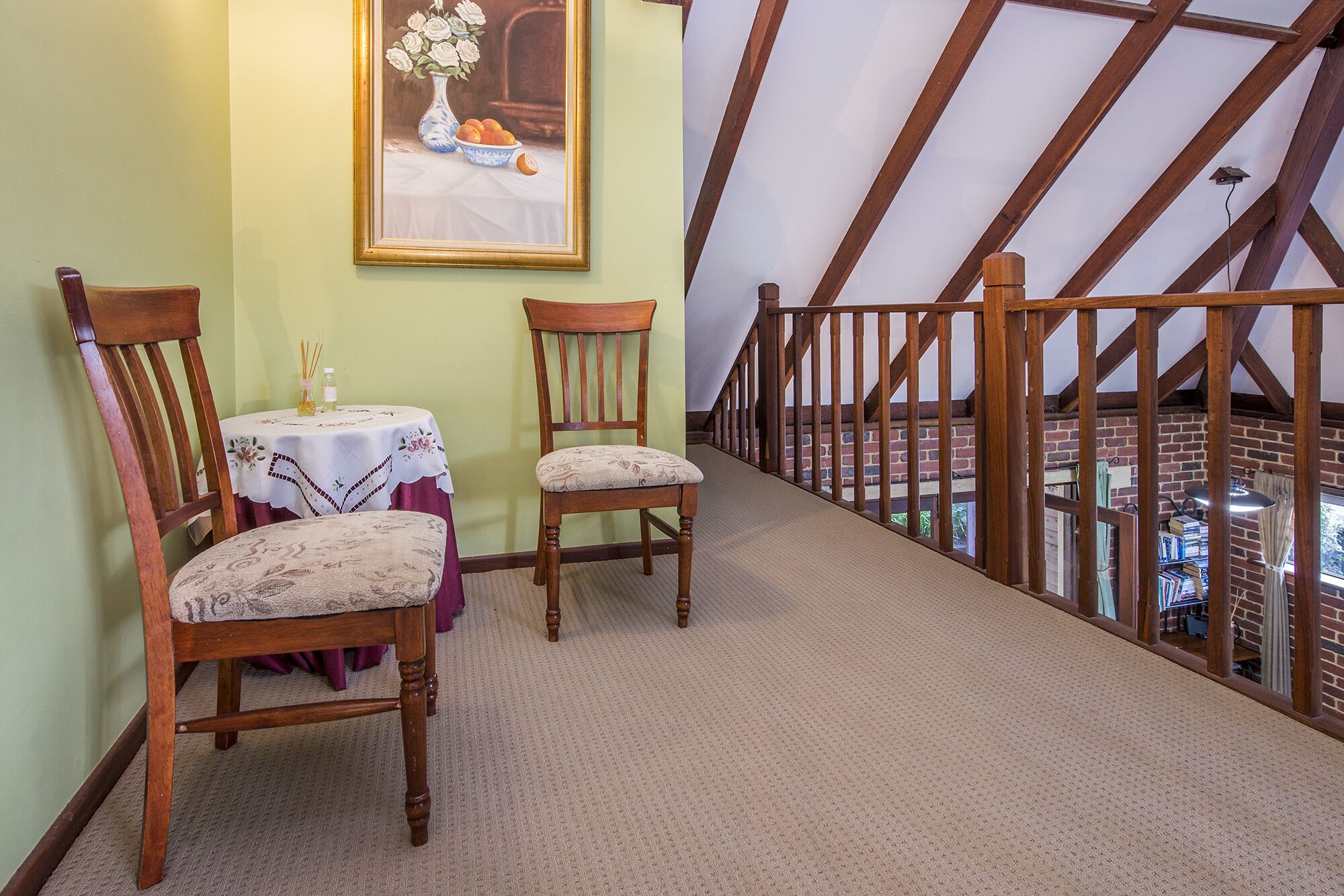 Jazz’s Leafy Retreat: Warm and welcoming family home. Walk to beach and town! — image 10