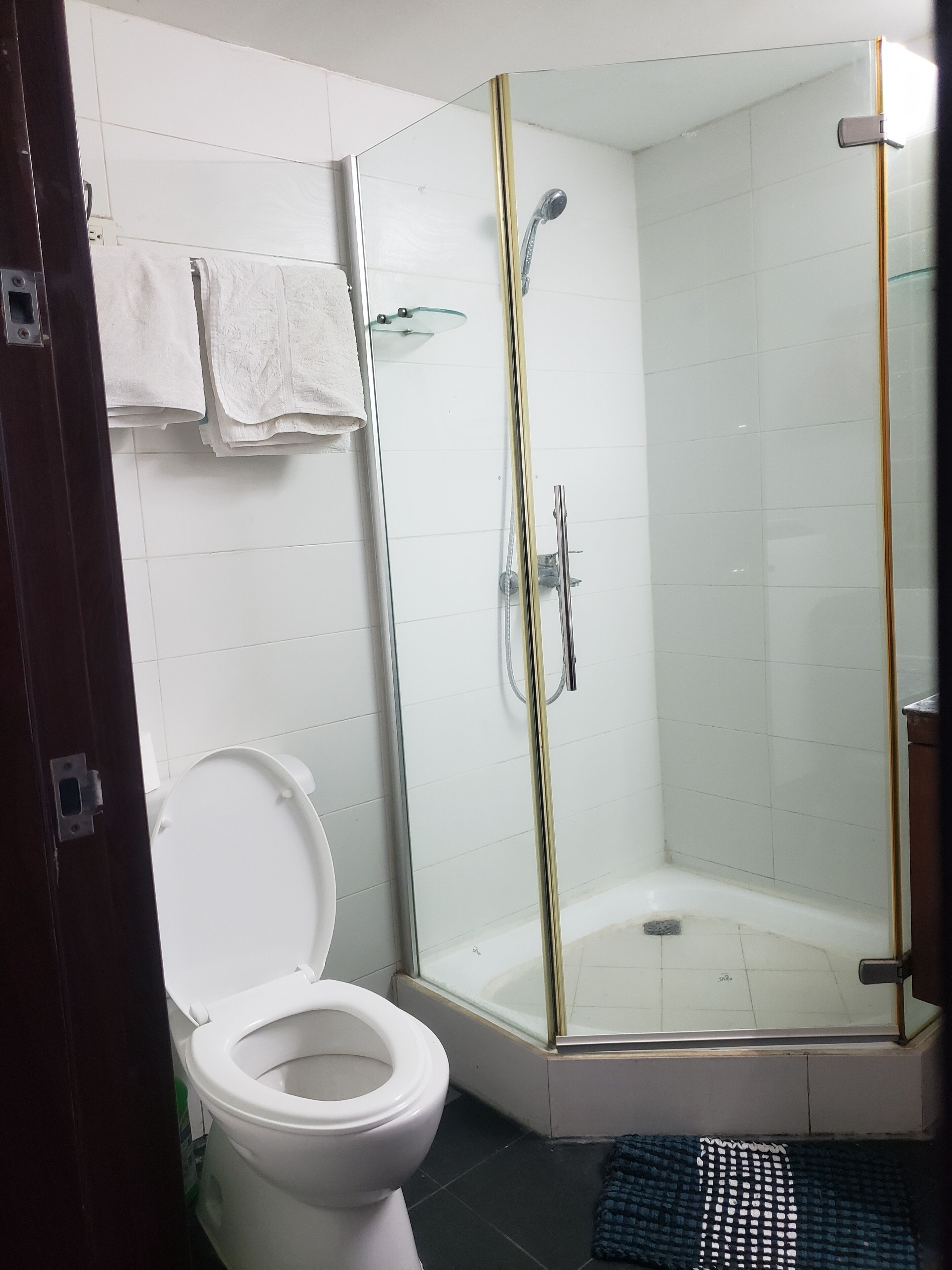 2 BR 2B 80sqm Condo @Center of Cebu City!! OFFERING LOWEST PRICE!