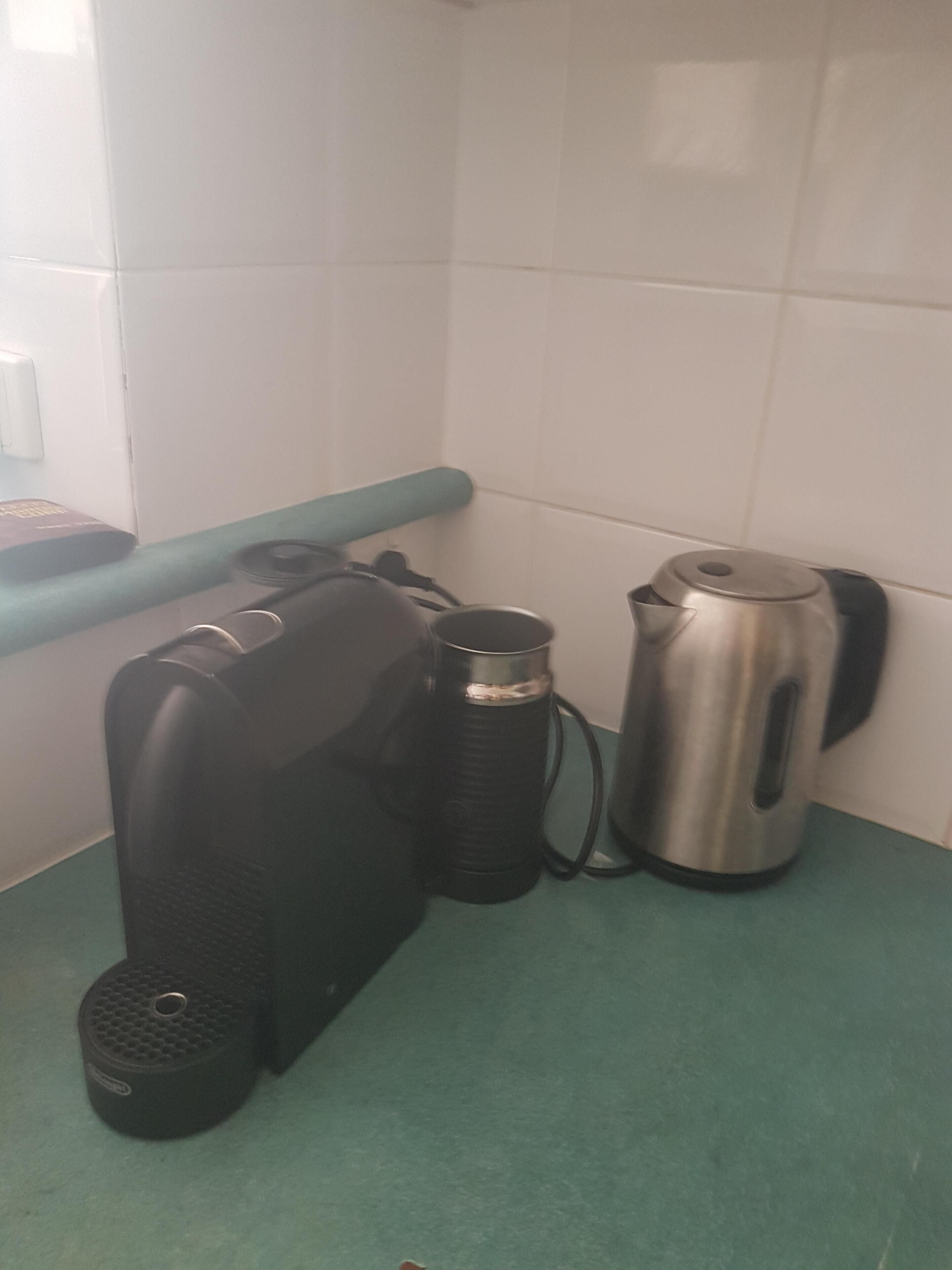 5 min walk to surfers paradise quiet street pool in complex off street parking