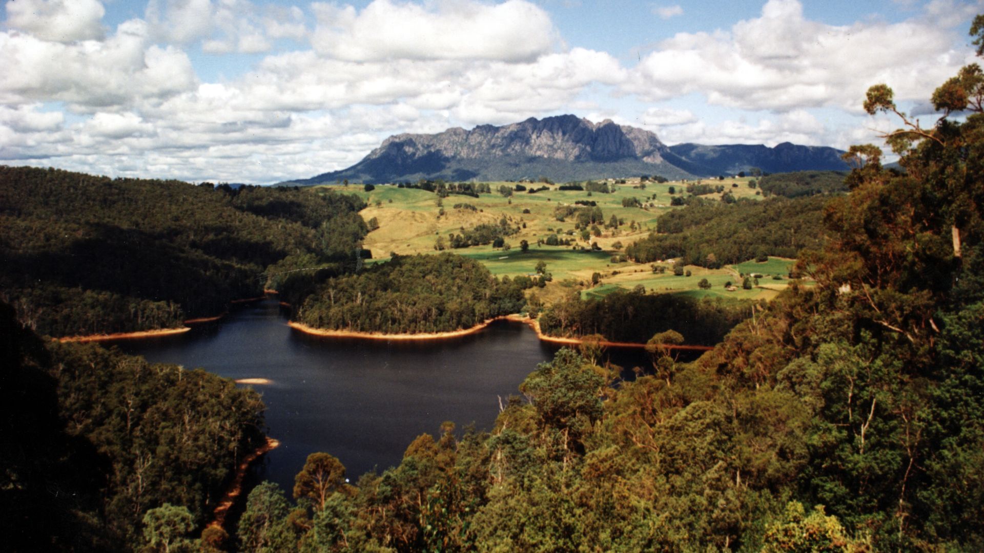 AAA Granary Accomm -Rose 4 bedroom Cottage — image 2