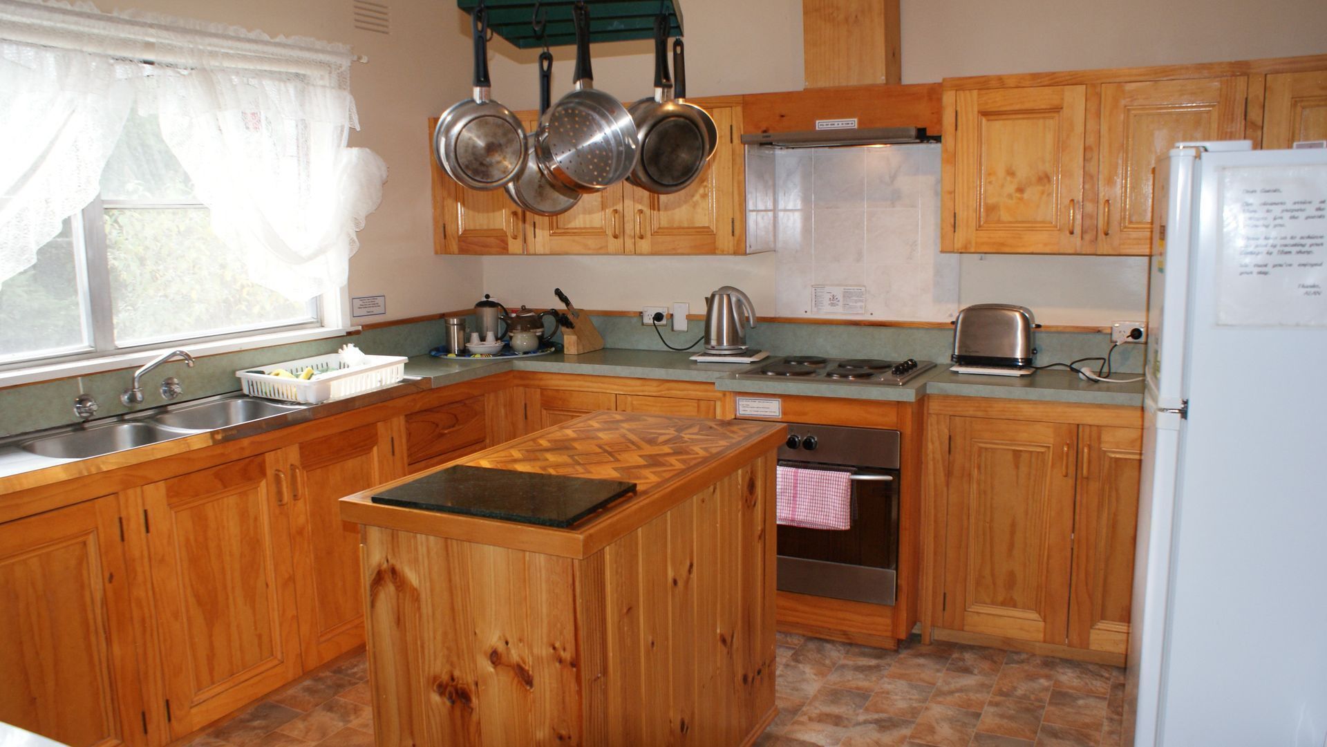 AAA Granary Accomm -Rose 4 bedroom Cottage — image 7