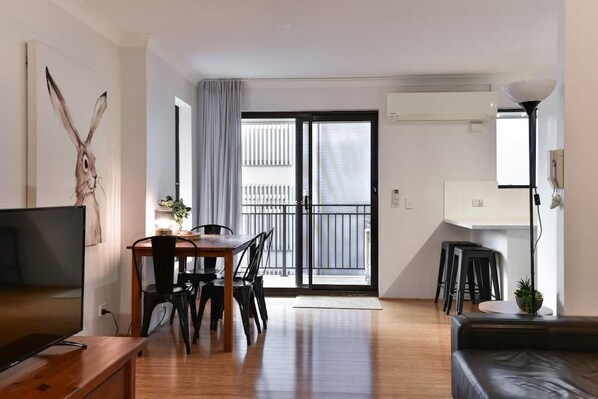 TV, Netflix, streaming services