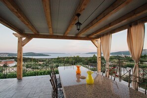 Outdoor dining - 1893 Stone Villa (Seget Vranjica)