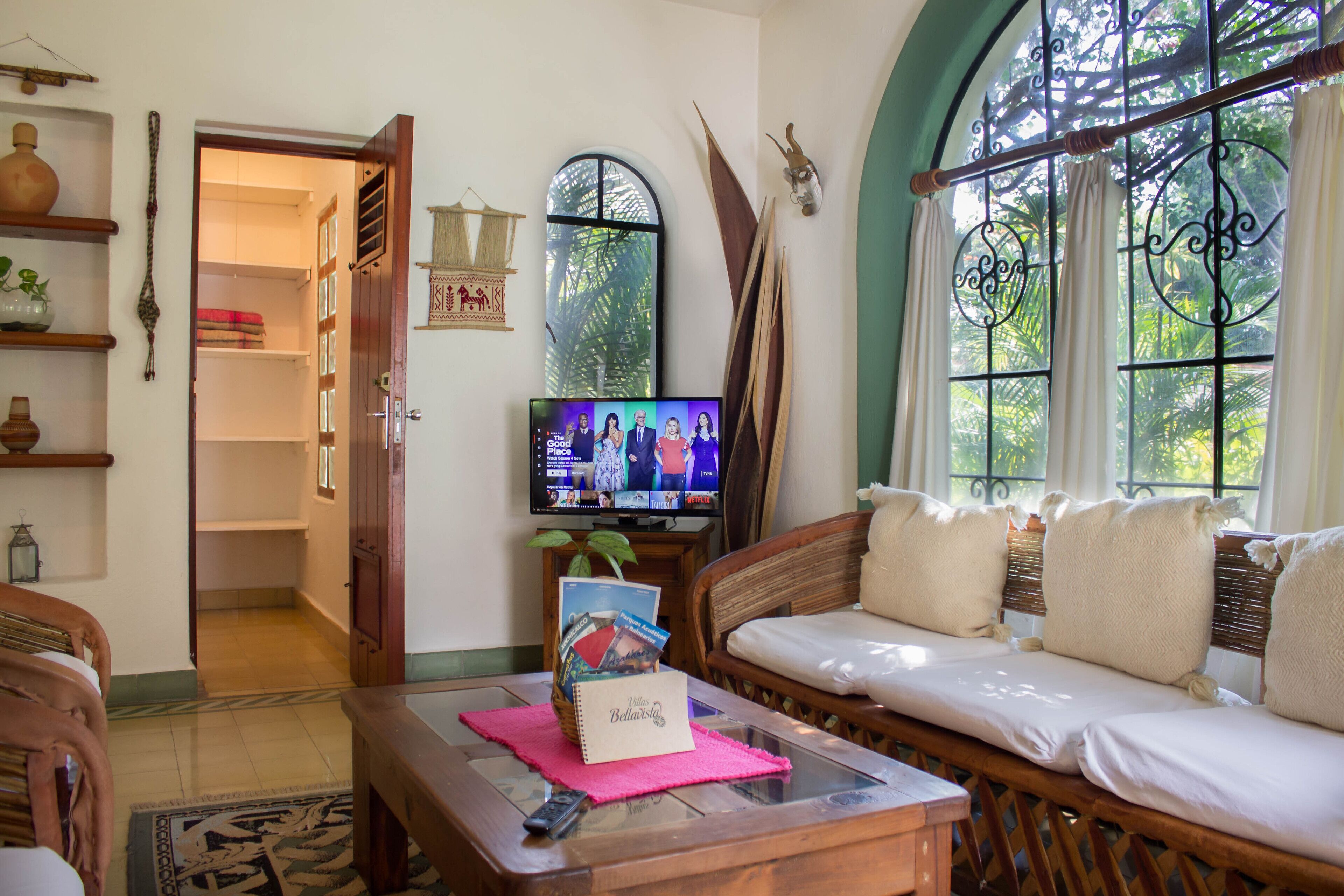 Villa Las Palmas Perfect for couples, small families, petfriendly-Great Location