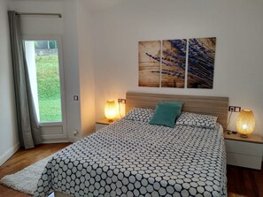 3 chambres, fer et planche à repasser, Wi-Fi, draps fournis