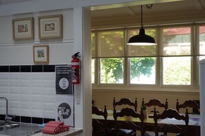 Dining - Lurline Villas - Luxury Holiday Accommodation in the Blue Mountains. (Katoomba)