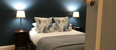 2 bedrooms, desk, iron/ironing board, WiFi