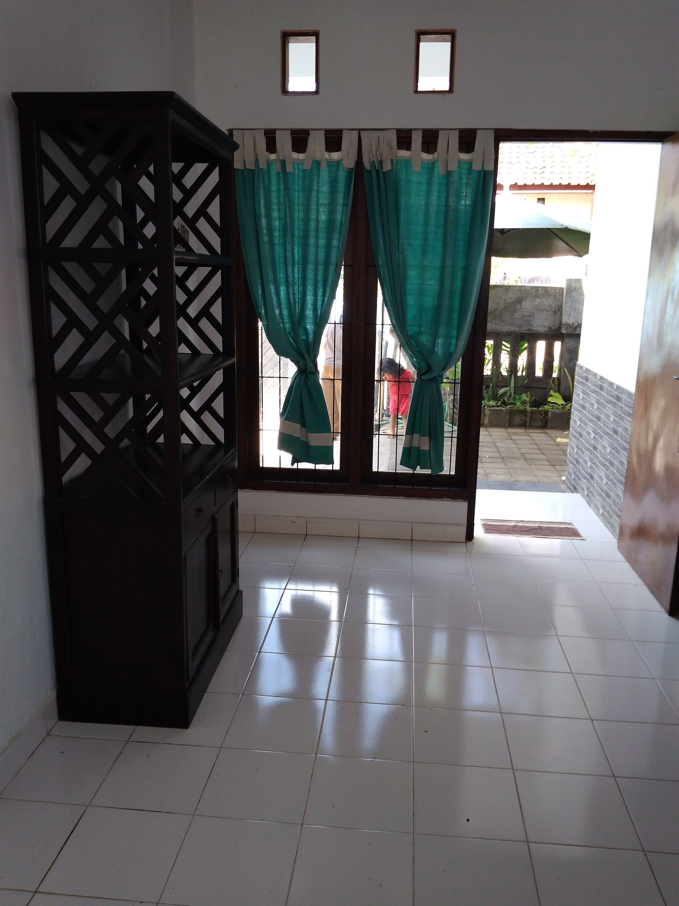 Amira Home Stay . Stay Sleep Surf