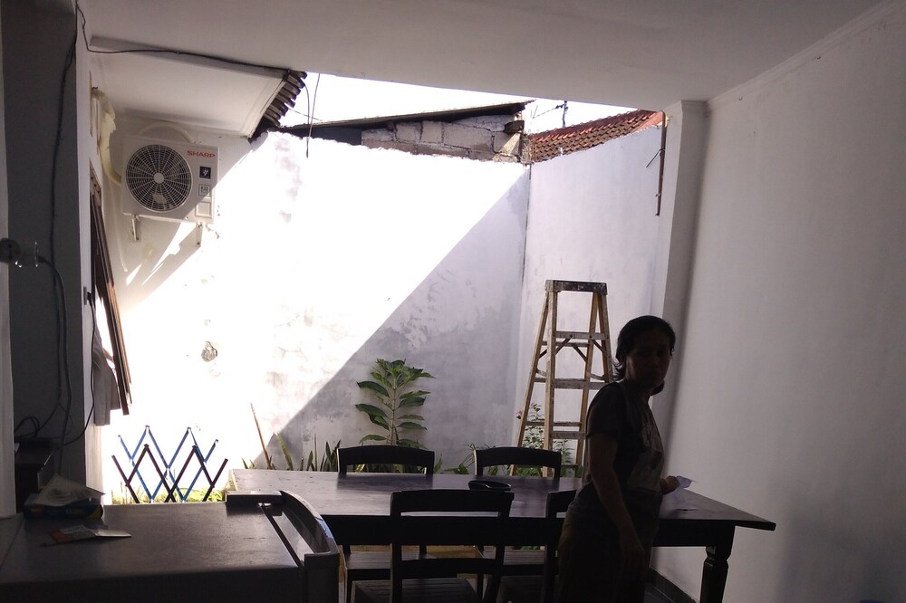 Amira Home Stay . Stay Sleep Surf