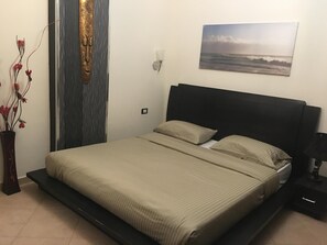 1 habitación, tabla de planchar con plancha, internet y ropa de cama 