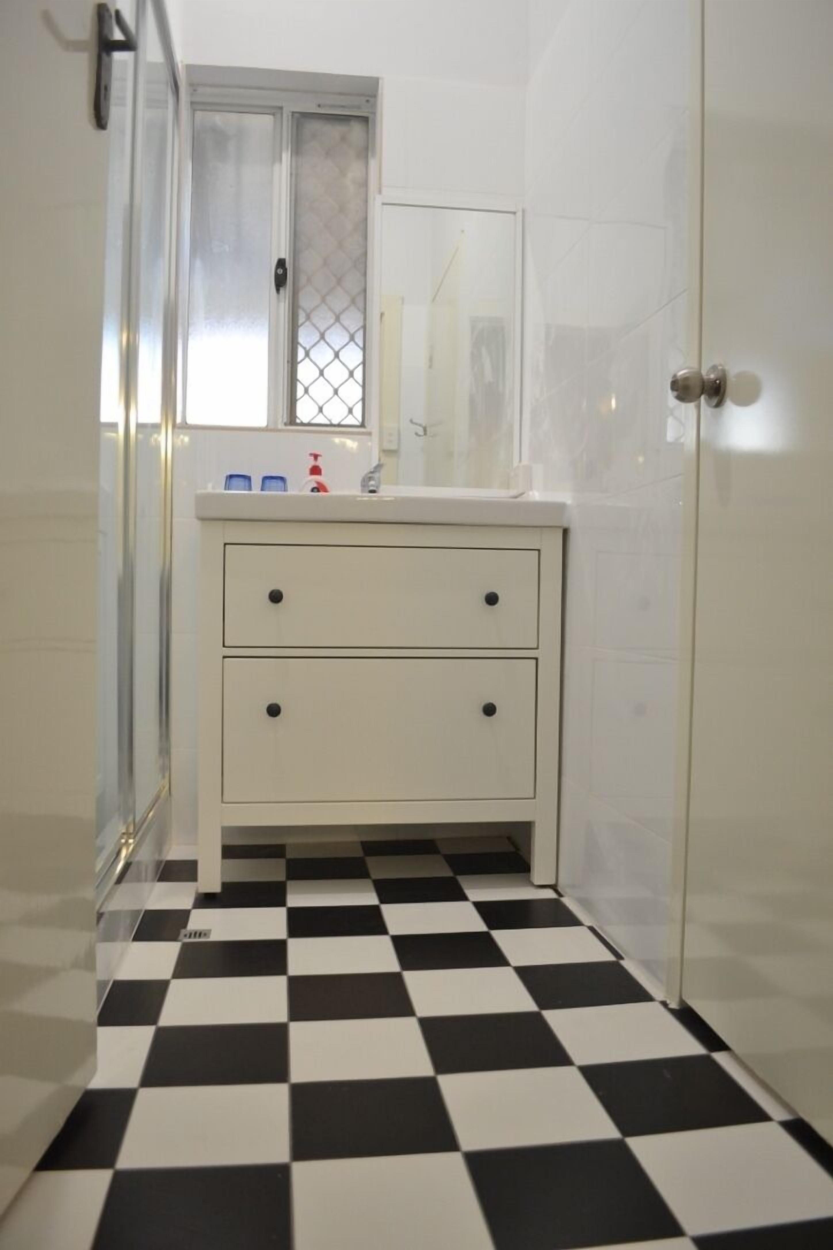 Fremantle Colonial Lodge 4 (no children)