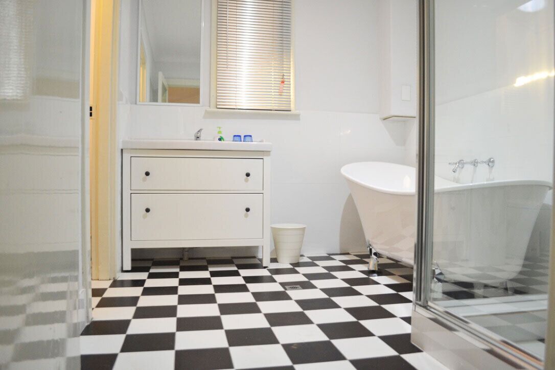 Fremantle Colonial Lodge 4 (no children)