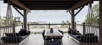 UPPER DUPLEX WITH EXPANSIVE OCEAN VIEWS - with Tesla EV charger