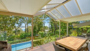 Outdoor dining - Quails Crossing - Pool With a View (AVOCA BEACH)