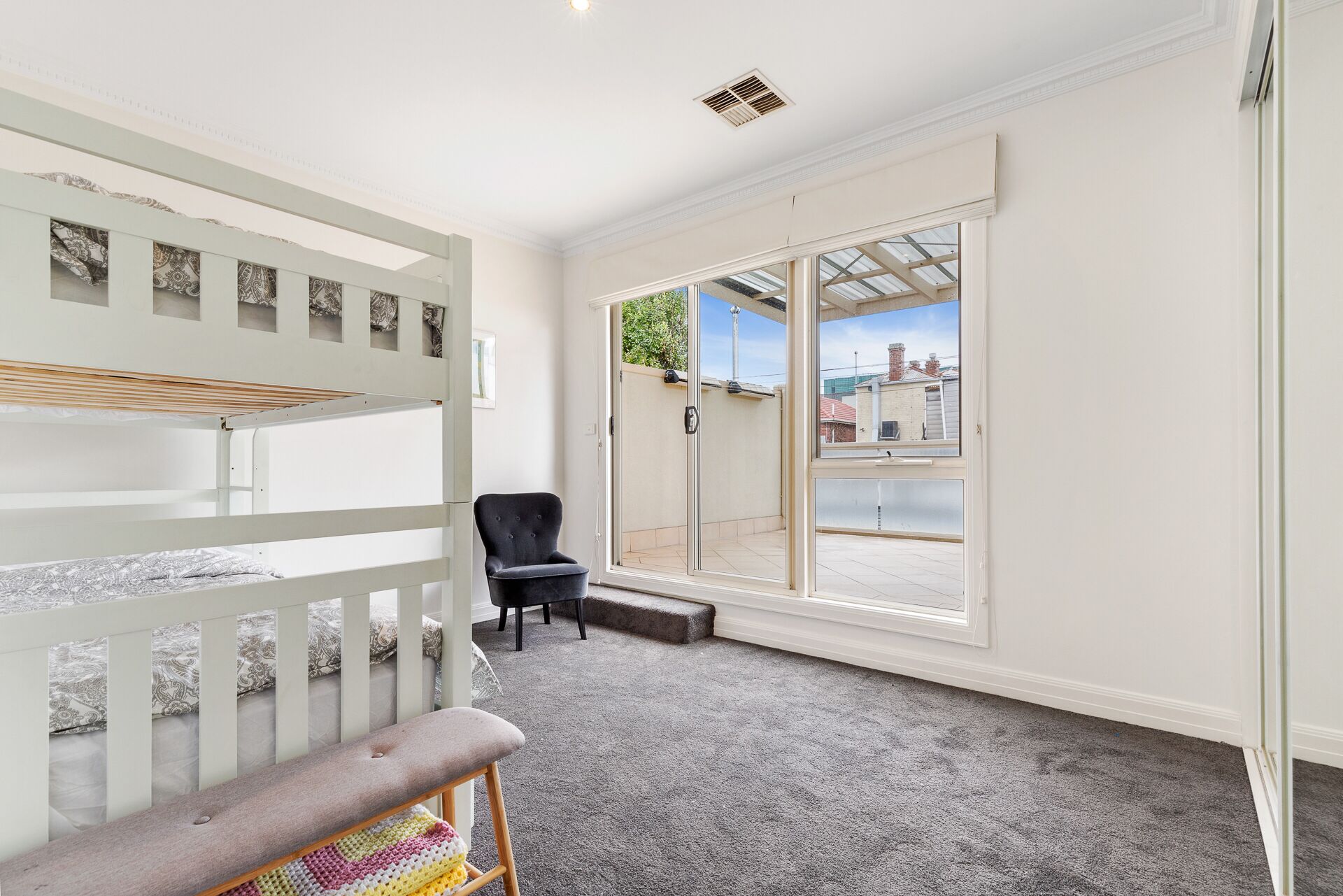 Spacious Townhouse in Brighton – close to station and shops — image 5
