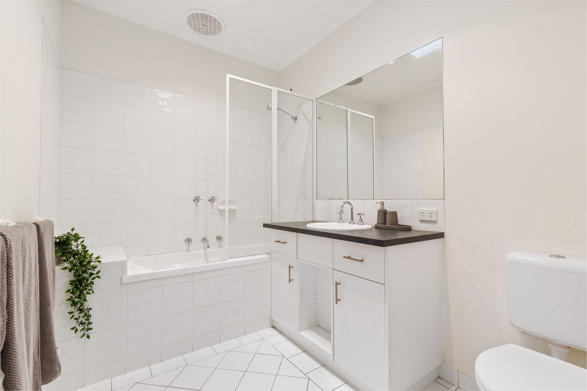 Spacious Townhouse in Brighton – close to station and shops — image 6