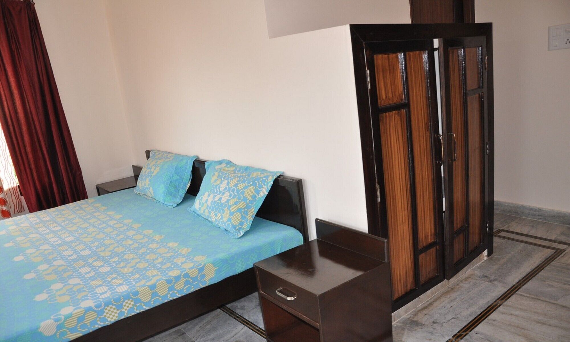 Comfortable Room in Tapovan