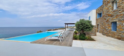 Villa Frear -Two waterfront villas with infinity pool