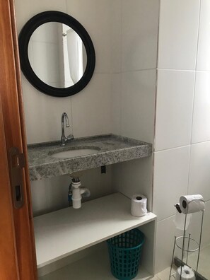 Douche, serviettes fournies