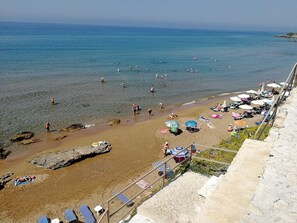 On the beach - Dip in the Blue - 2 (Holiday home by the sea) (Agios Georgios Argyradon)