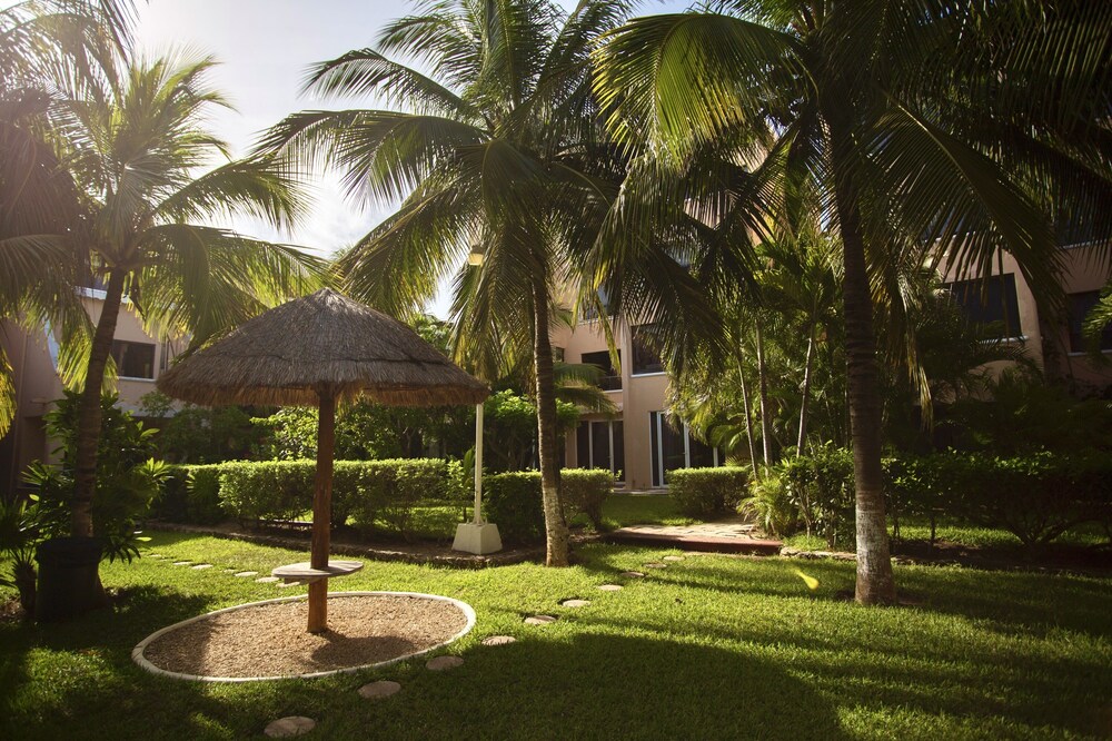 1BD A·Cozy 1BD with pool,one block from the beach