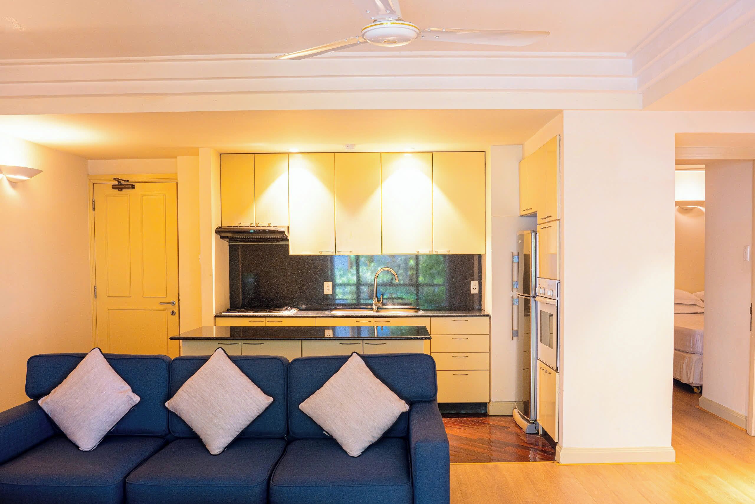 Comfort Apartment, 2 Bedrooms, Non Smoking | Living area | 32-inch TV with cable channels