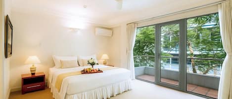 Allergikerbettwaren, Zimmersafe, Schreibtisch, Verdunkelungsvorhänge