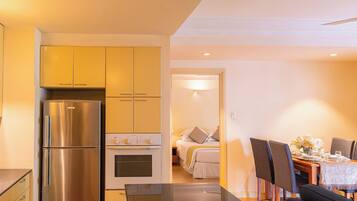 Comfort Apartment, 2 Bedrooms, Non Smoking | Living area | 32-inch TV with cable channels