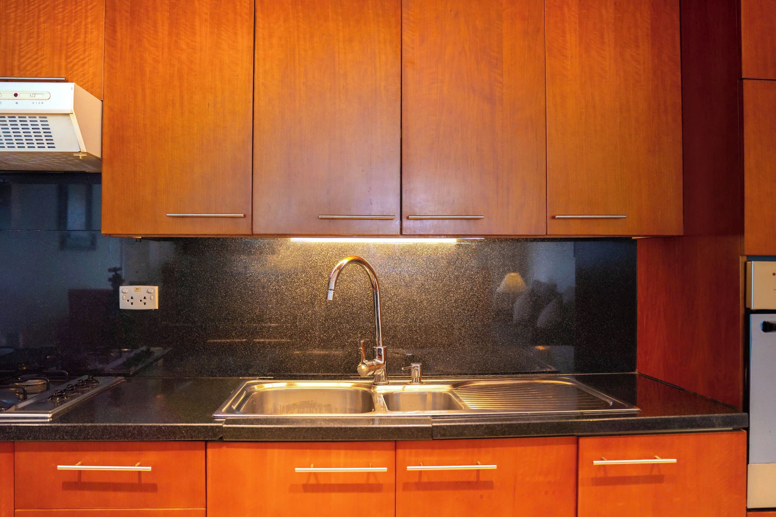 Deluxe Apartment, 2 Bedrooms | Private kitchen | Fridge, microwave, oven, stovetop