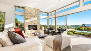 Smart TV, fireplace, Netflix, DVD player - The Springs - architect-designed home with pool (Wilsons Creek)