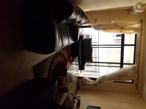 TV - Mindu place apartment (Dar es laam)