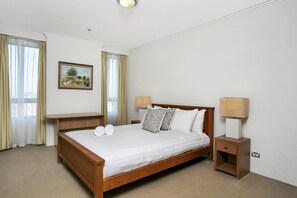 2 bedrooms, iron/ironing board, WiFi, bed sheets - Milsons Point- ALF49 Alfred St (south) - Penthouse-Style 2BR with Harbour Views Parking by Milsons Point Station (Milsons Point)
