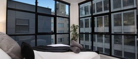 2 bedrooms, desk